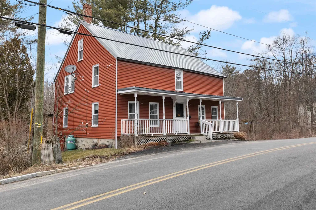 37 Bay Road Newmarket NH 03857