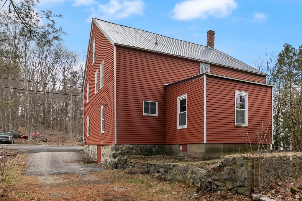 37 Bay Road Newmarket NH 03857