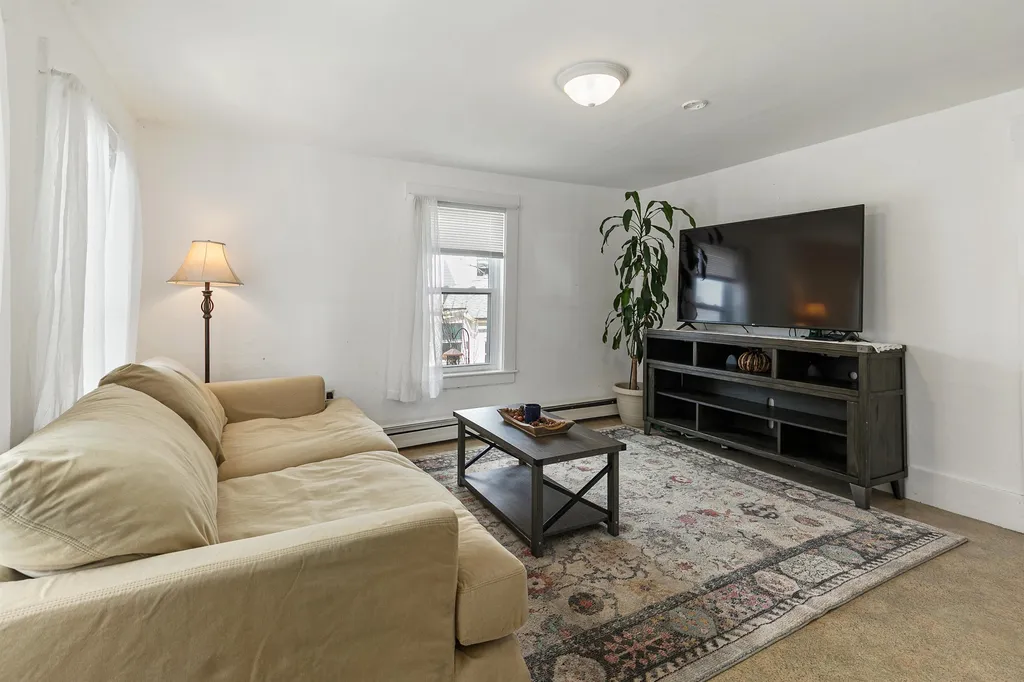 37 Bay Road Newmarket NH 03857