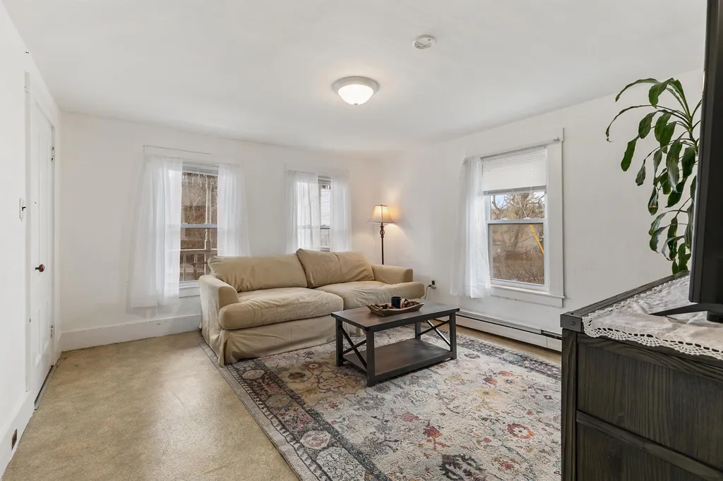 37 Bay Road Newmarket NH 03857