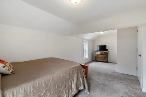 37 Bay Road Newmarket NH 03857