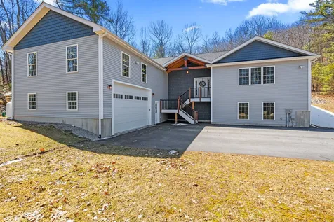 143 Straw Road Manchester NH 03102