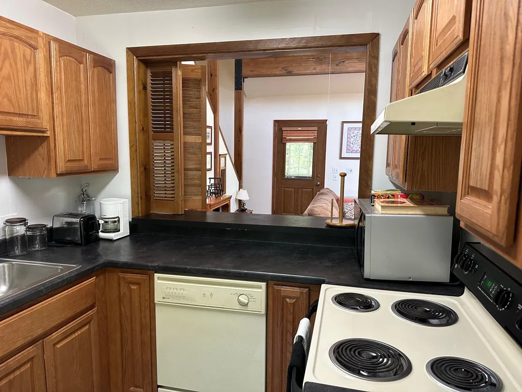 4 Kilgore Lane Hartford VT 05059