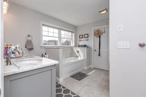 6 Goldenrod Lane Concord NH 03301