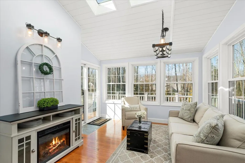2 Steppingstone Road Bedford NH 03110