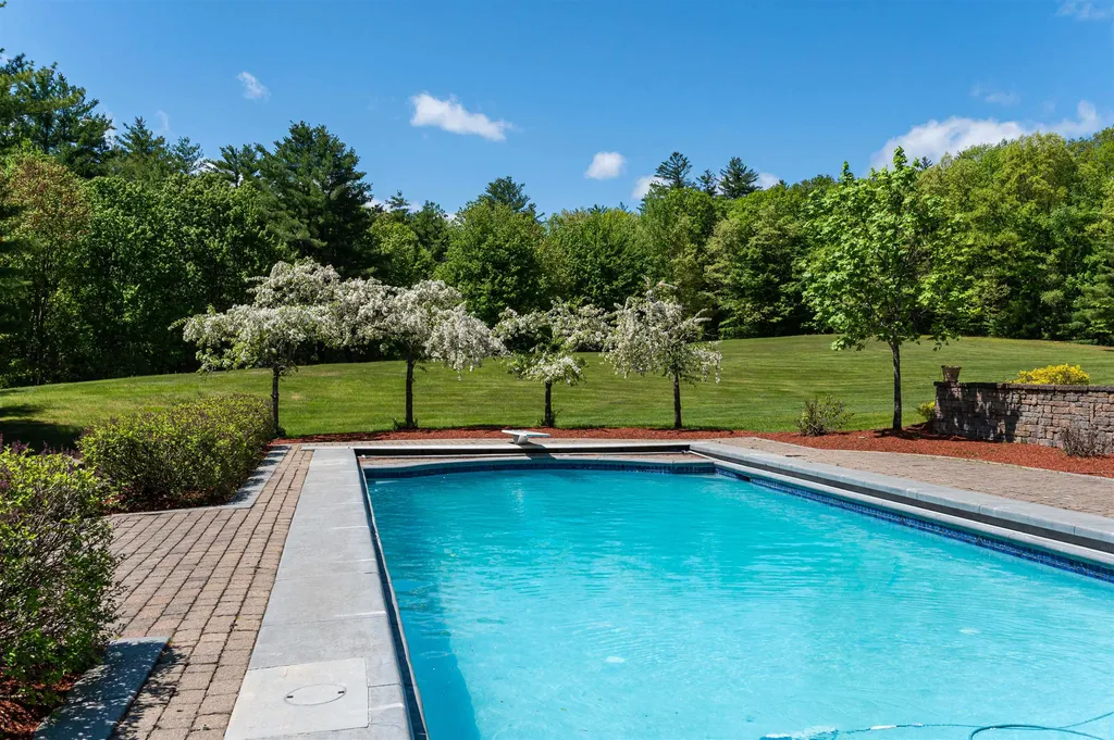 475 New Boston Road Bedford NH 03110