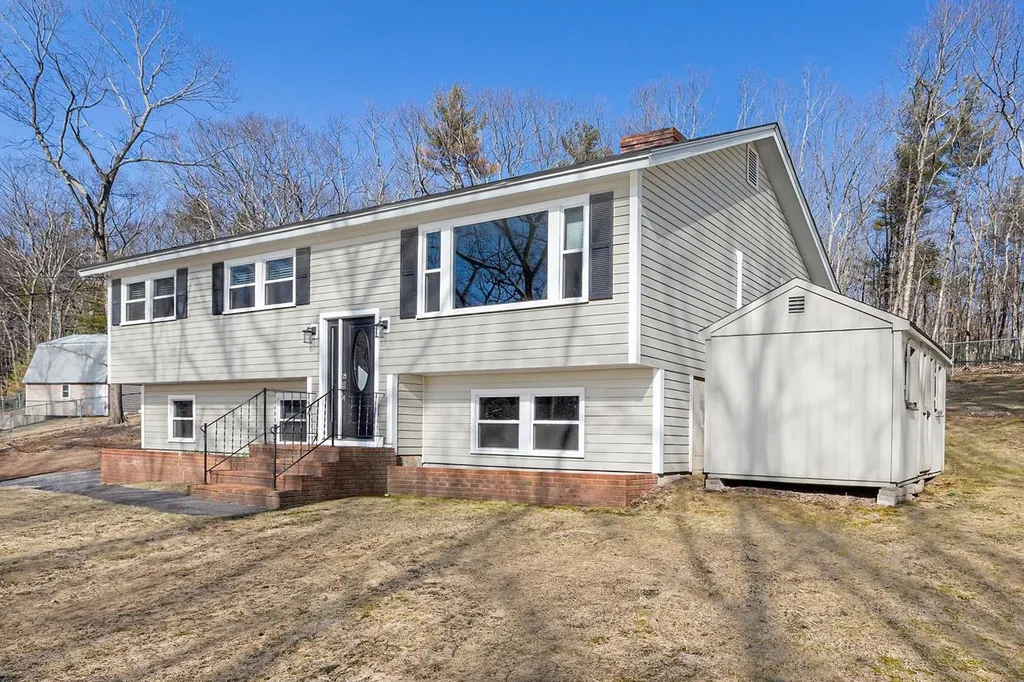 74 N Lowell Road Windham NH 03087