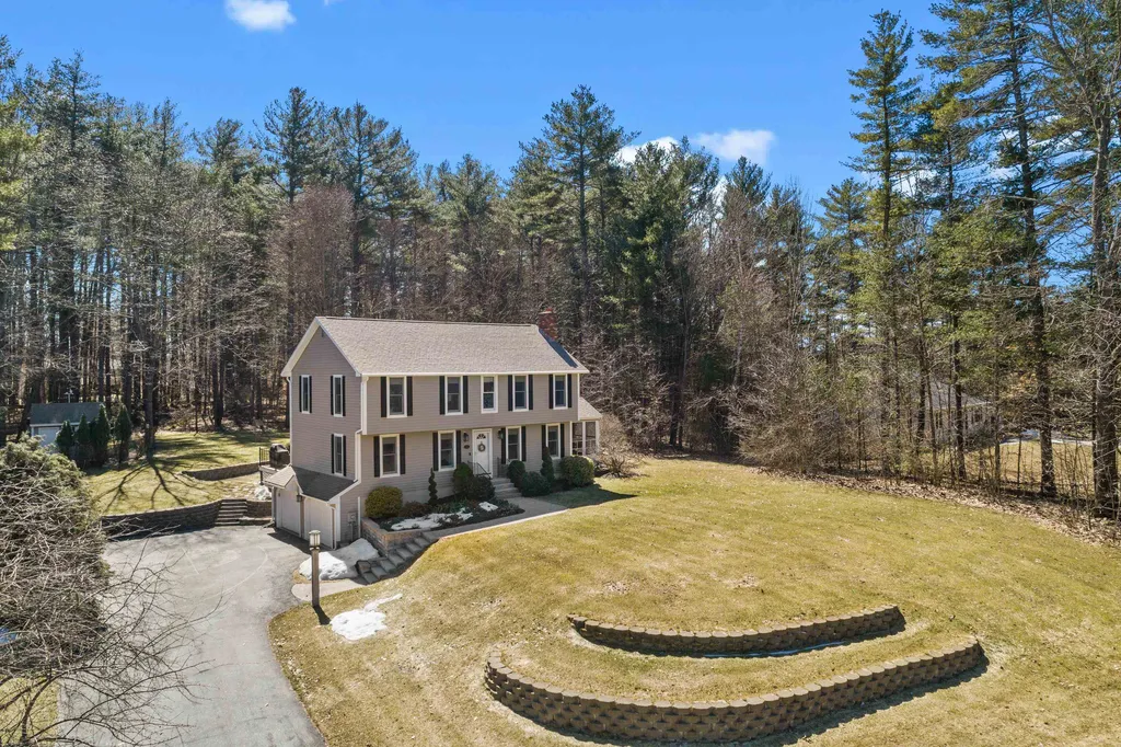 18 Crestwood Road Windham NH 03087