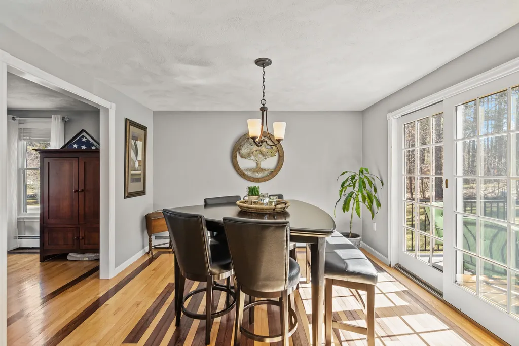 18 Crestwood Road Windham NH 03087