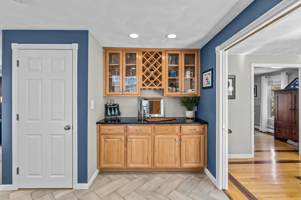 18 Crestwood Road Windham NH 03087