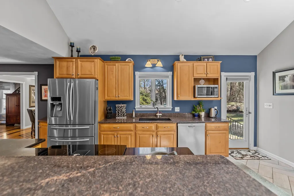 18 Crestwood Road Windham NH 03087
