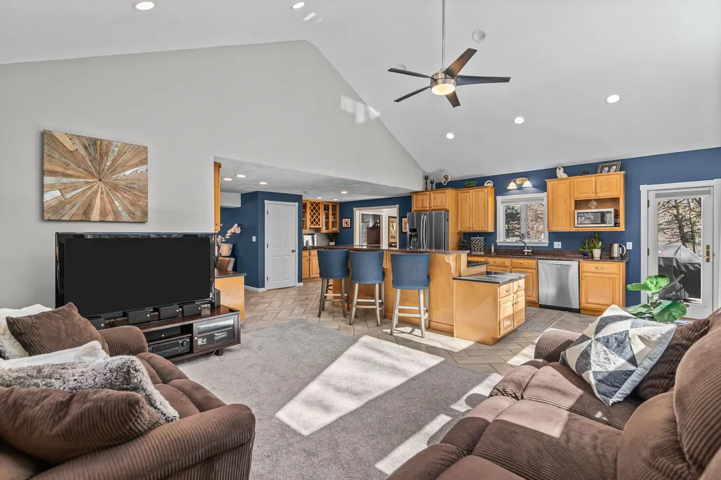 18 Crestwood Road Windham NH 03087