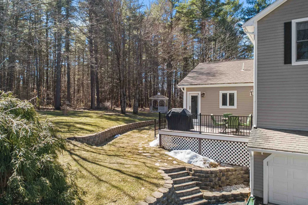 18 Crestwood Road Windham NH 03087