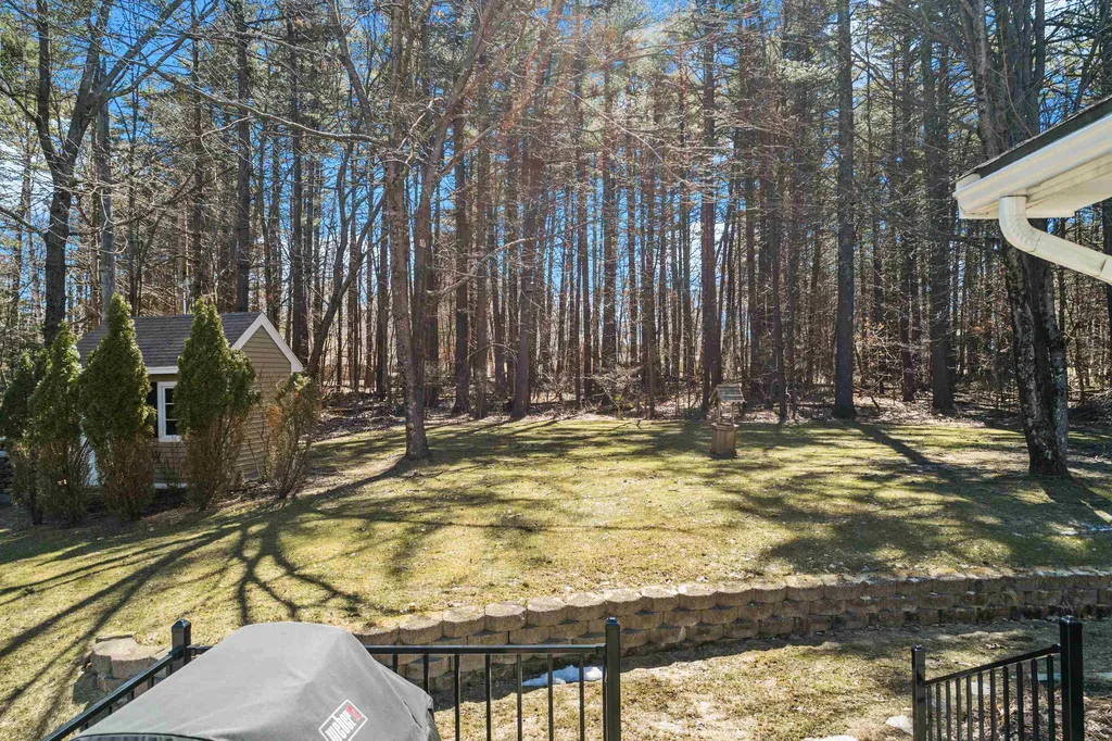 18 Crestwood Road Windham NH 03087