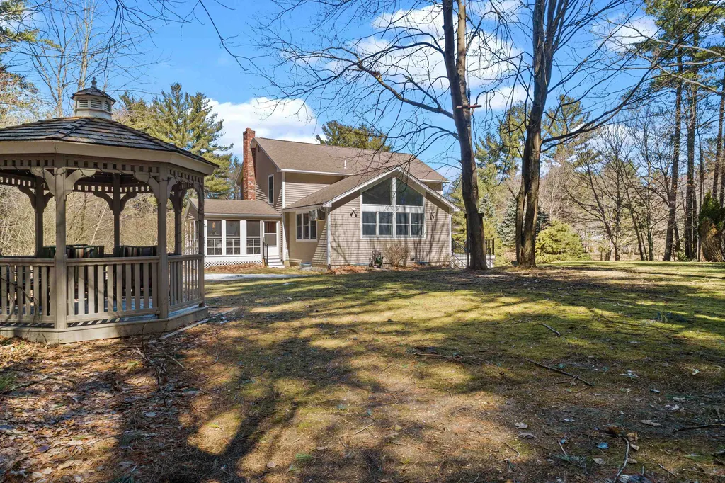 18 Crestwood Road Windham NH 03087