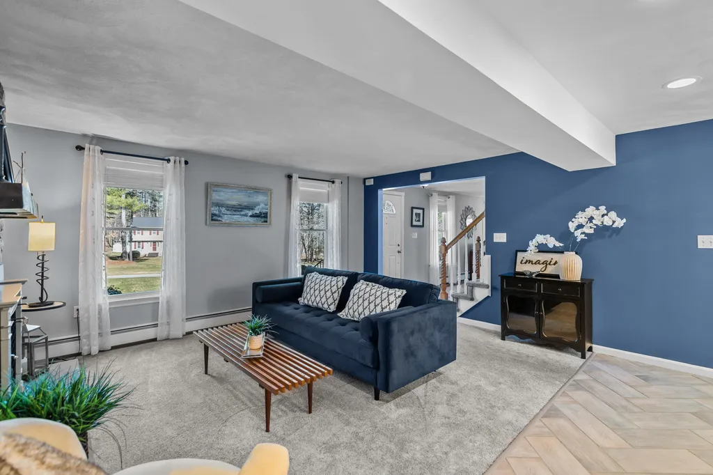 18 Crestwood Road Windham NH 03087