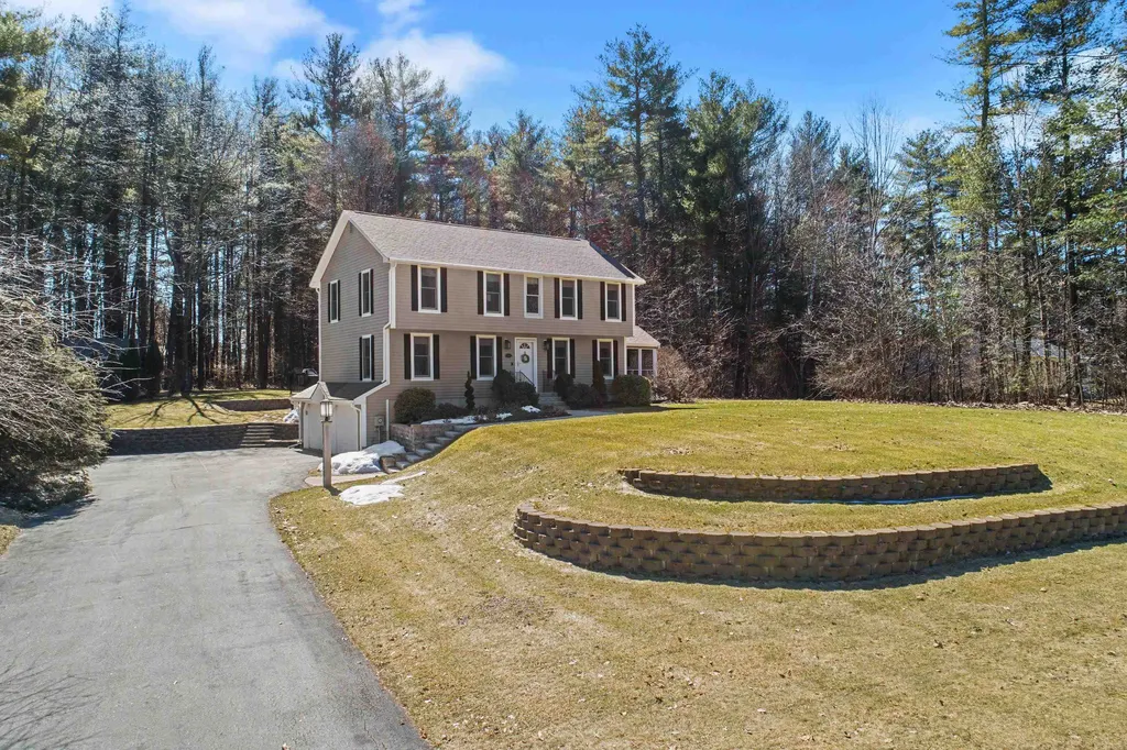 18 Crestwood Road Windham NH 03087
