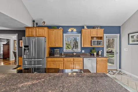 18 Crestwood Road Windham NH 03087