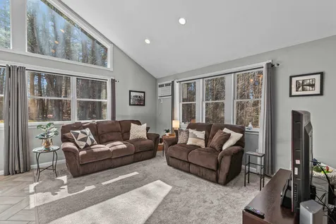 18 Crestwood Road Windham NH 03087