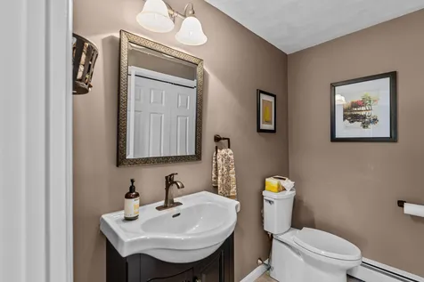 18 Crestwood Road Windham NH 03087
