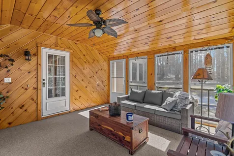 18 Crestwood Road Windham NH 03087