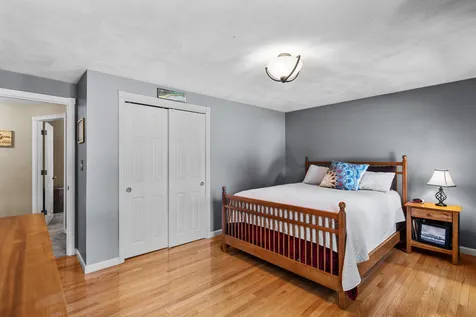 18 Crestwood Road Windham NH 03087