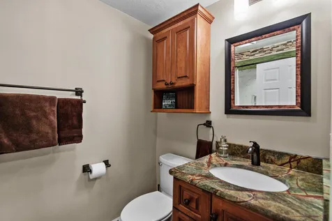 18 Crestwood Road Windham NH 03087