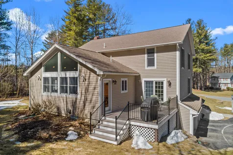 18 Crestwood Road Windham NH 03087