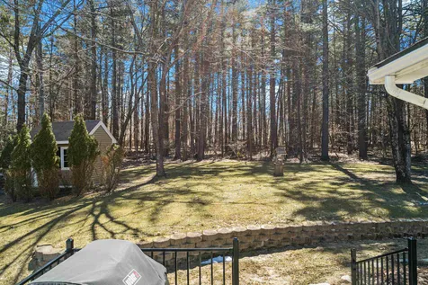 18 Crestwood Road Windham NH 03087