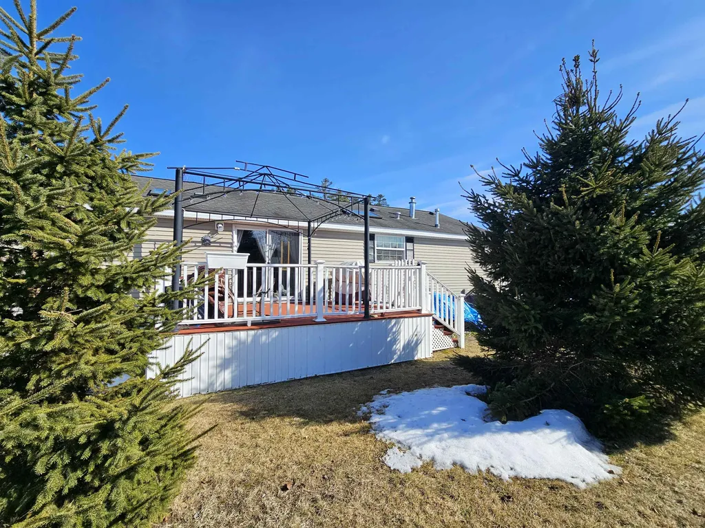 23 Pine Street Epsom NH 03234