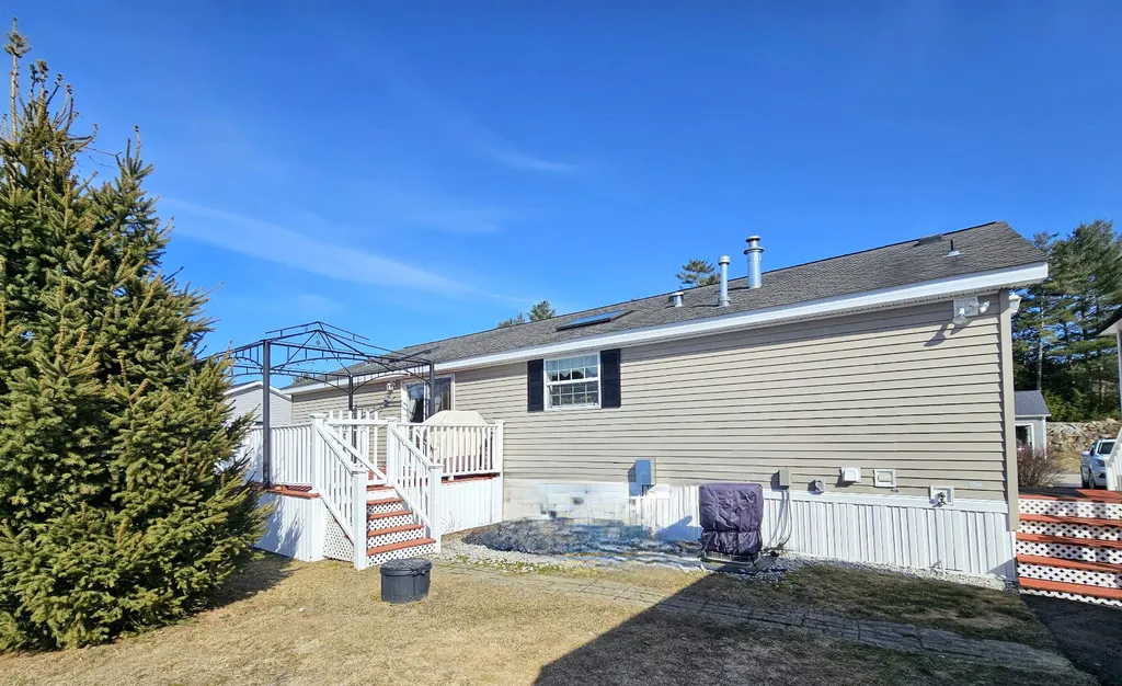 23 Pine Street Epsom NH 03234