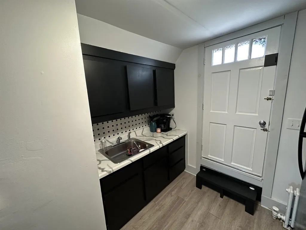 123 B Street Manchester NH 03102