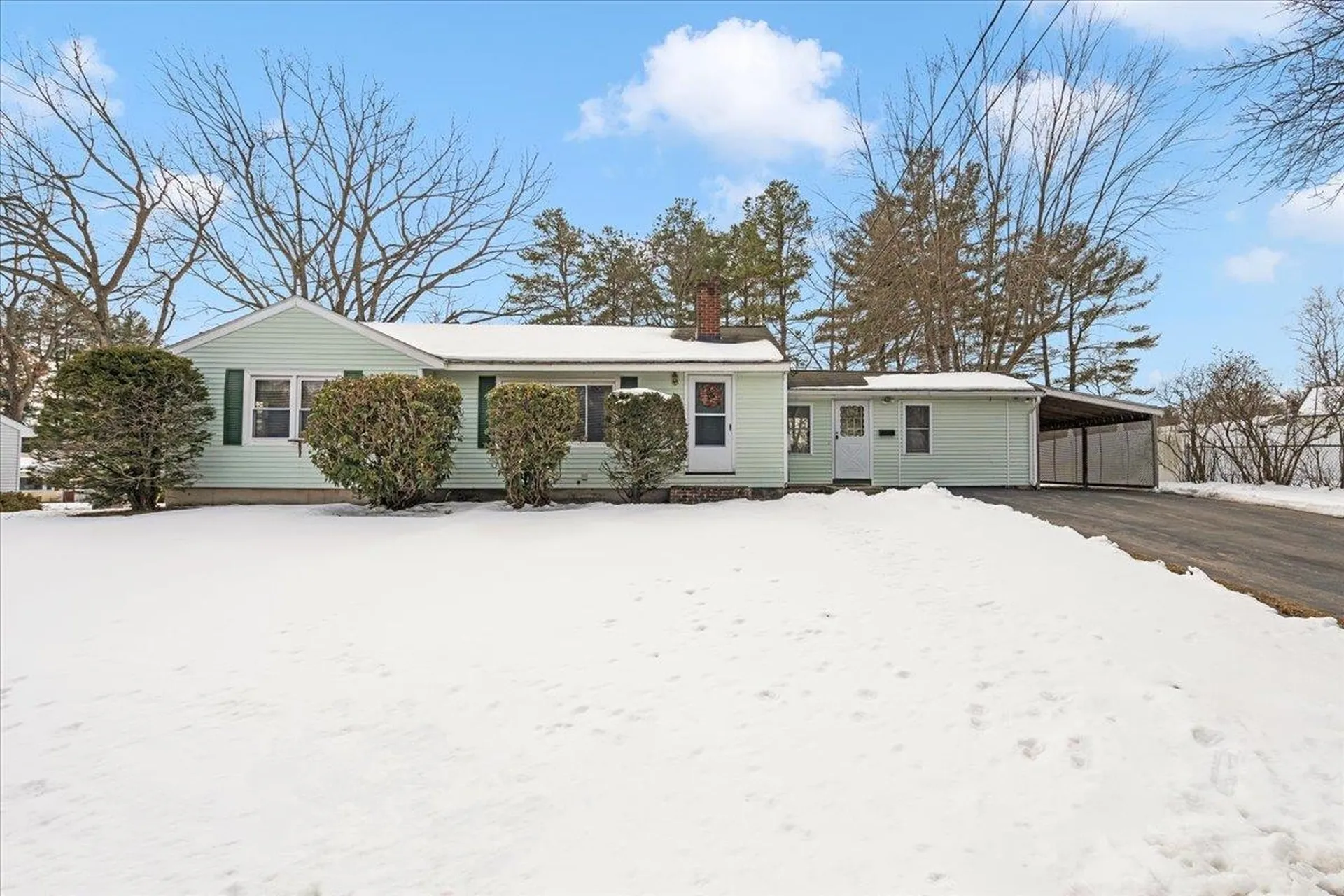 24 Fairlane Avenue Nashua NH 03060