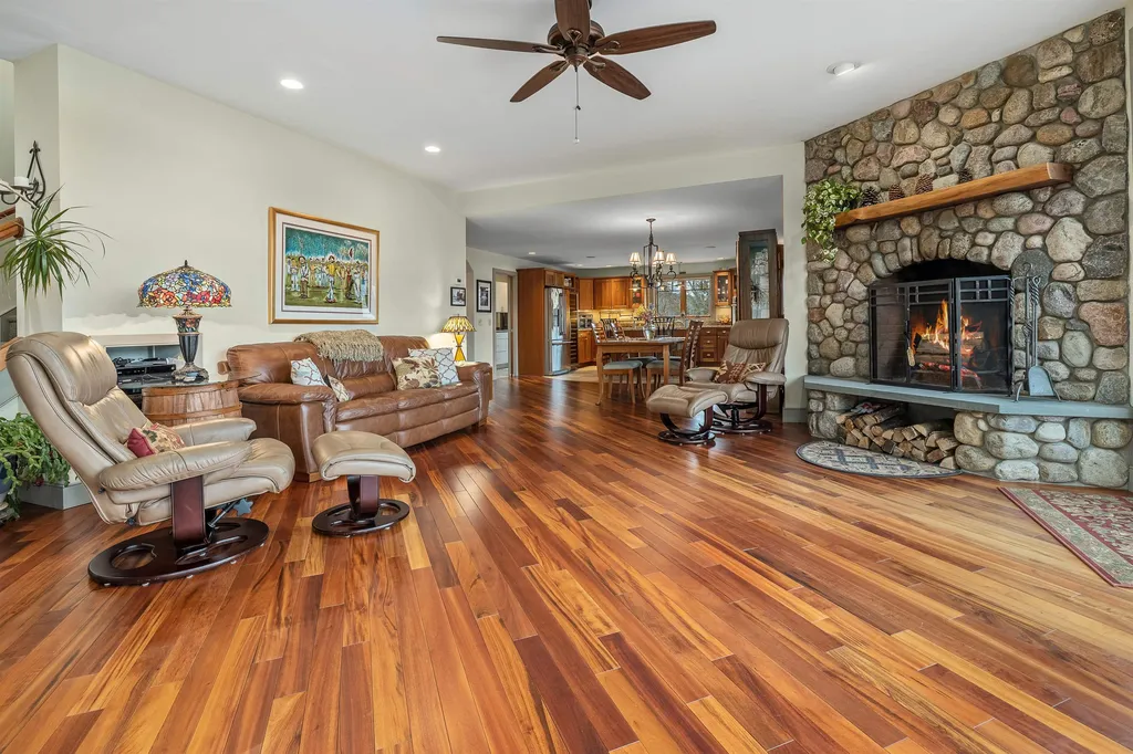 2346 Quechee Main Street Hartford VT 05059