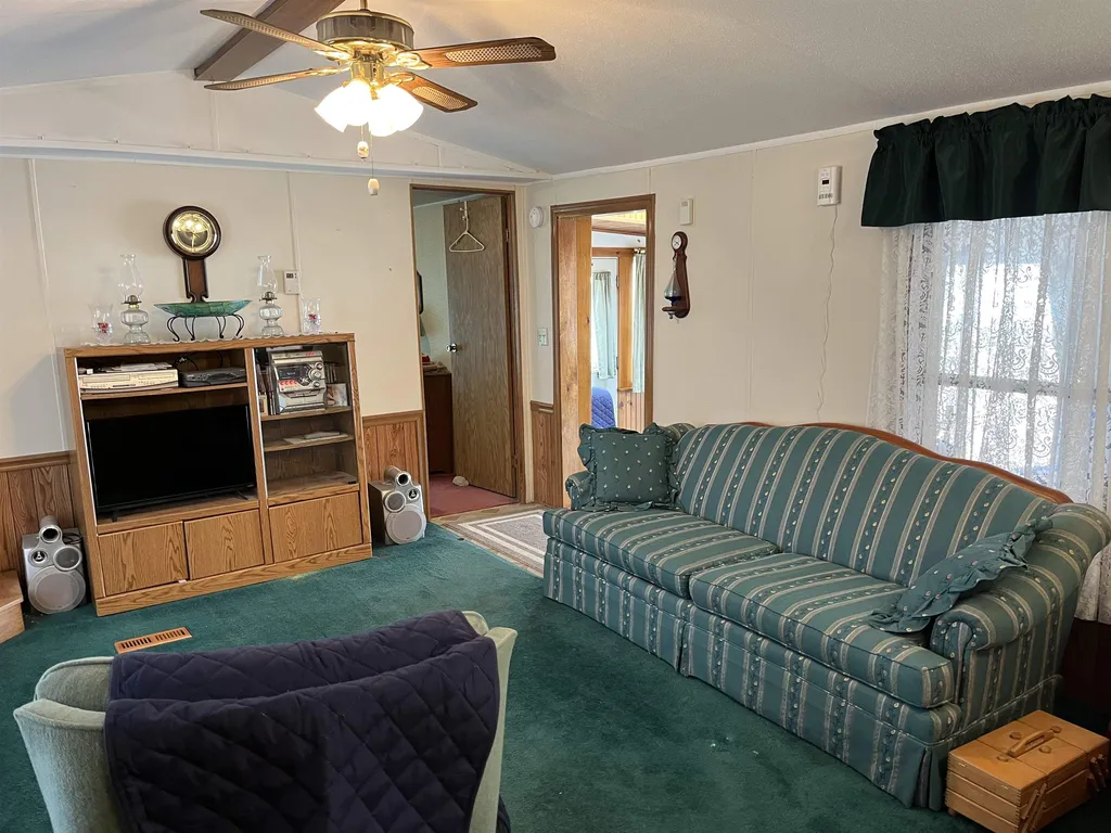52 Cogswell Way Enfield NH 03748