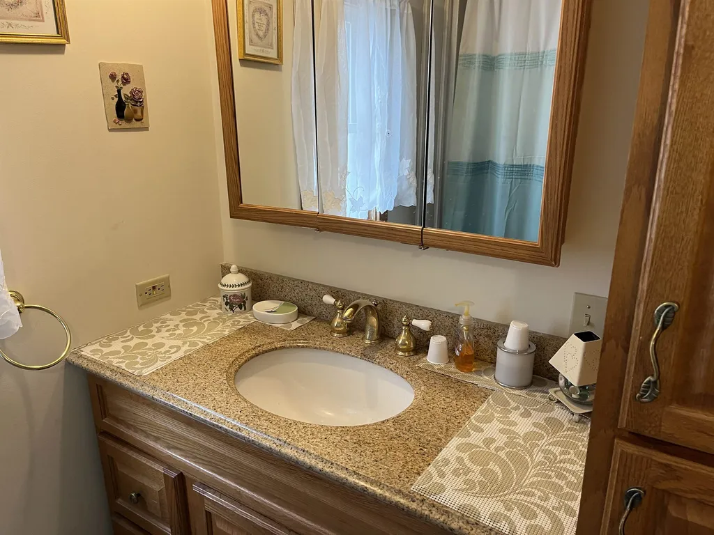 52 Cogswell Way Enfield NH 03748