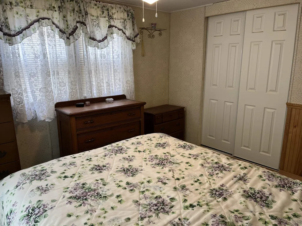 52 Cogswell Way Enfield NH 03748