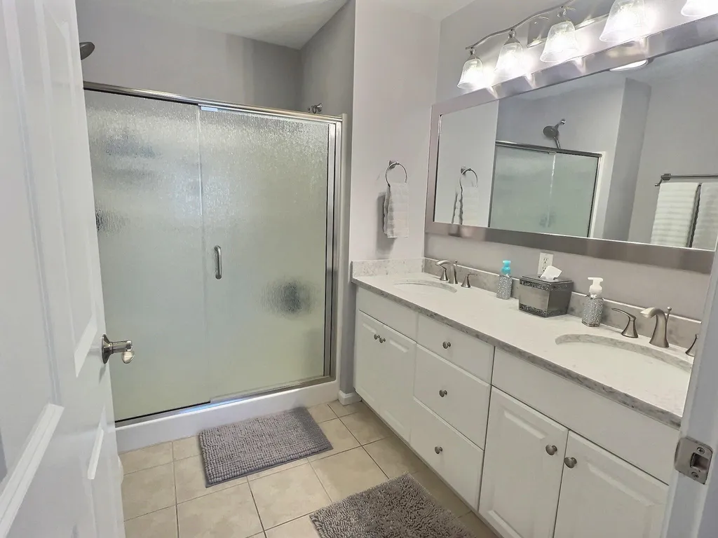 32 Jonathan Circle Merrimack NH 03054