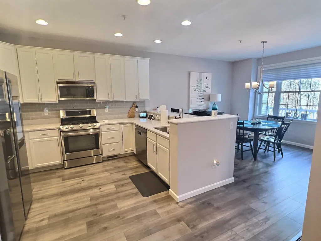 32 Jonathan Circle Merrimack NH 03054