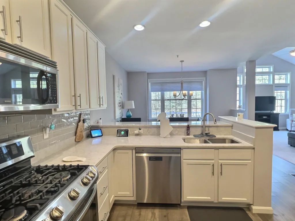 32 Jonathan Circle Merrimack NH 03054