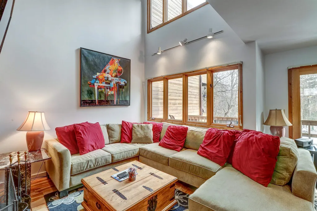 232 Grand Hollow Road Warren VT 05674
