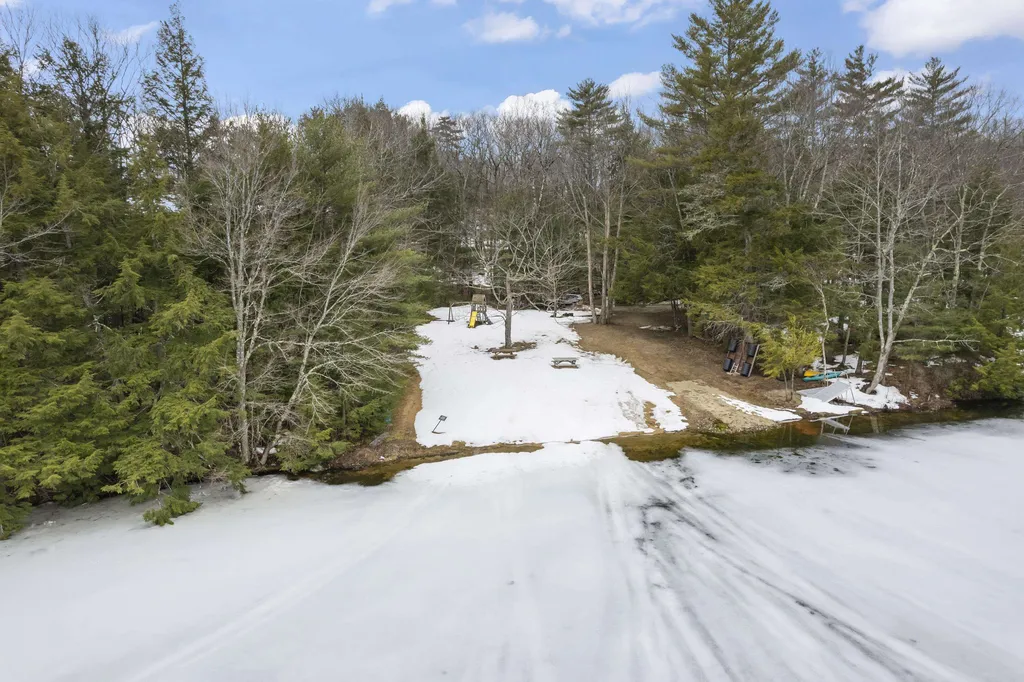 17 Hemlock Road Barnstead NH 03218