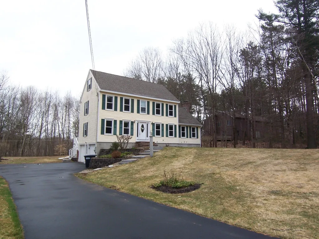21 Red Pine Road Danville NH 03819