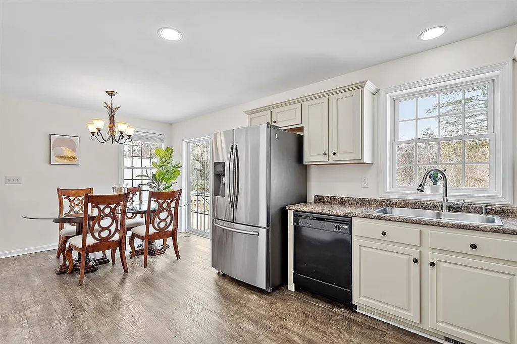 51c Cheney Lane Danville NH 03819