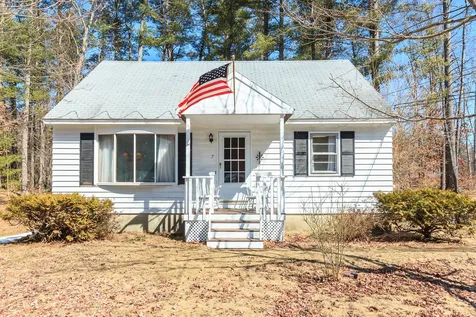 7 Louise Drive Litchfield NH 03052