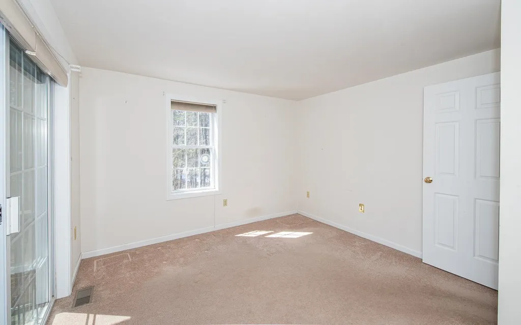 31 Saint John Lane Hampstead NH 03841