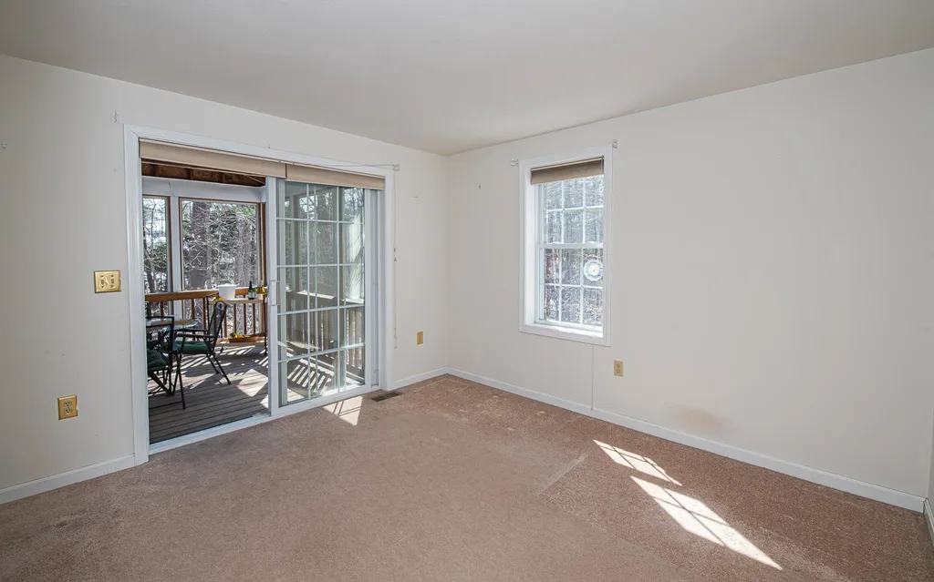 31 Saint John Lane Hampstead NH 03841