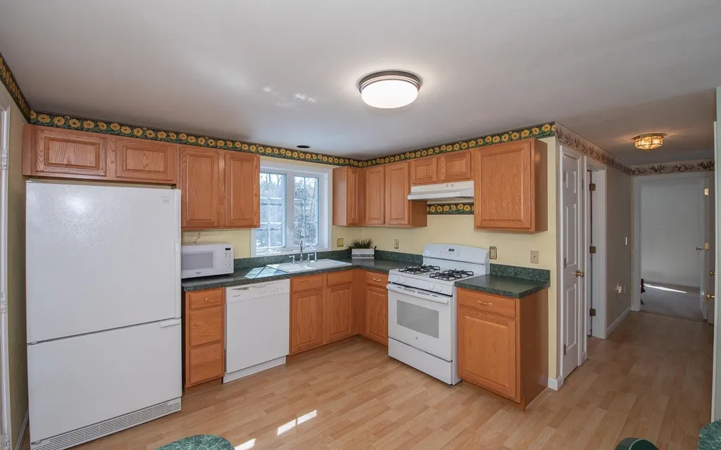 31 Saint John Lane Hampstead NH 03841