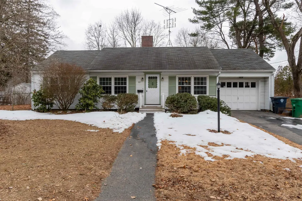 44 Cushing Avenue Nashua NH 03064