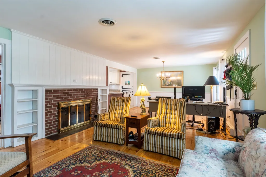 44 Cushing Avenue Nashua NH 03064